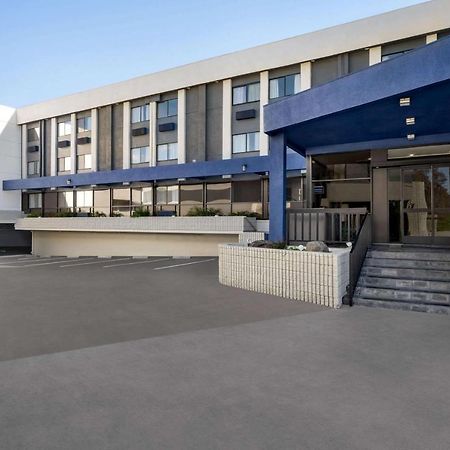 Baymont By Wyndham Monterey Park Hotel Exterior photo