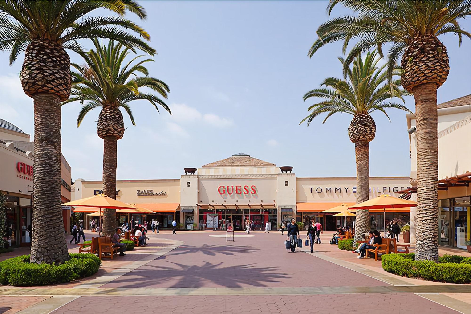 Baymont By Wyndham Monterey Park Hotel Exterior photo