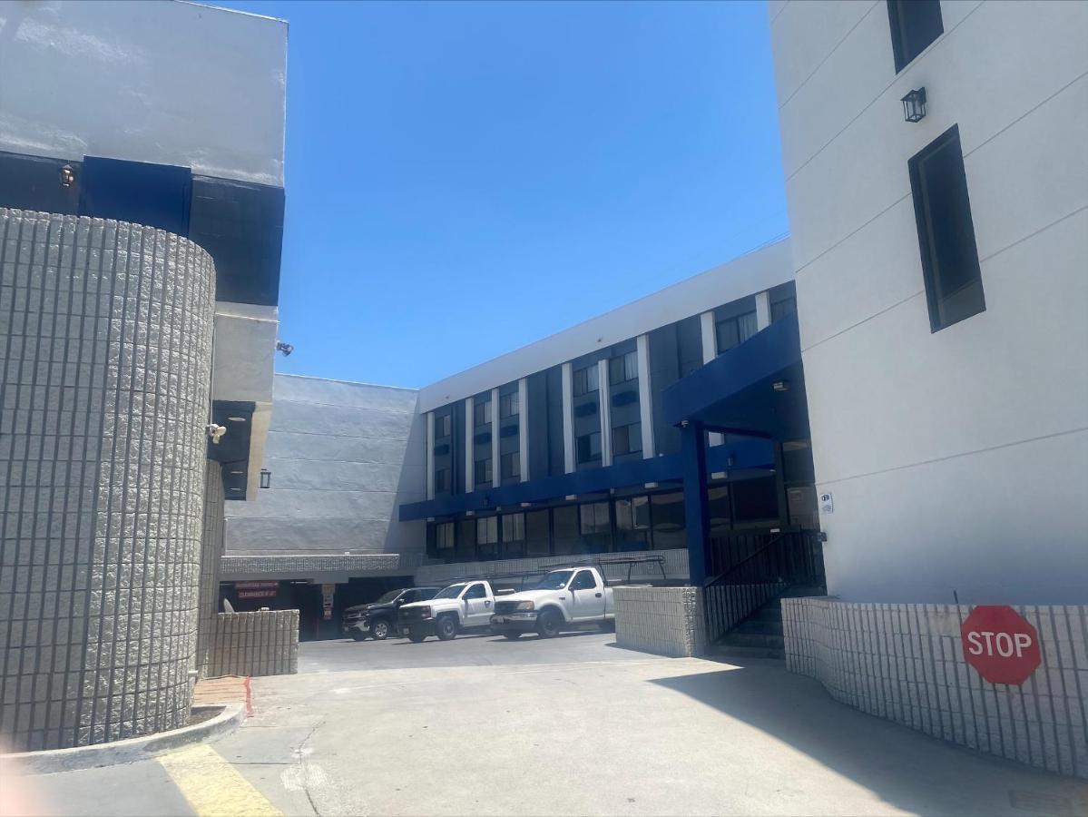 Baymont By Wyndham Monterey Park Hotel Exterior photo