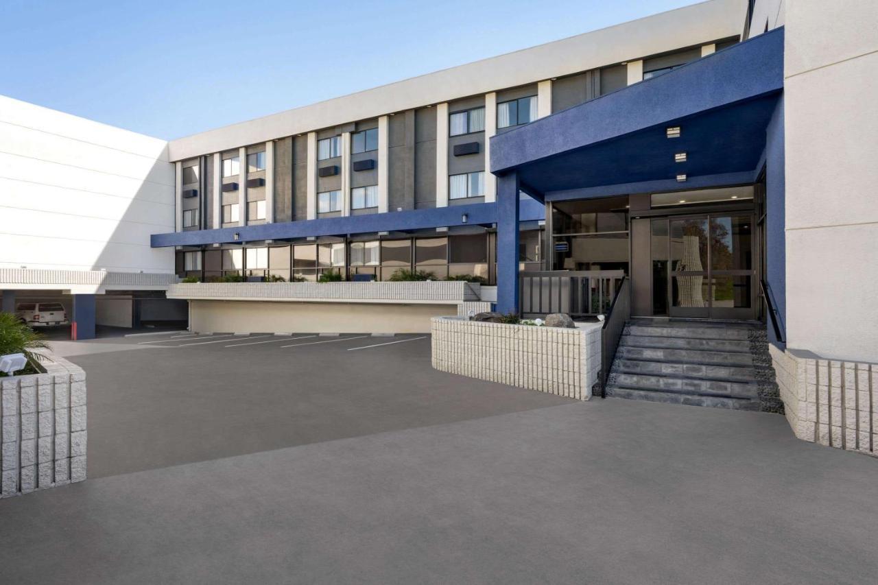 Baymont By Wyndham Monterey Park Hotel Exterior photo